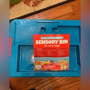 Chuckle & Roar Sensory Bin Set